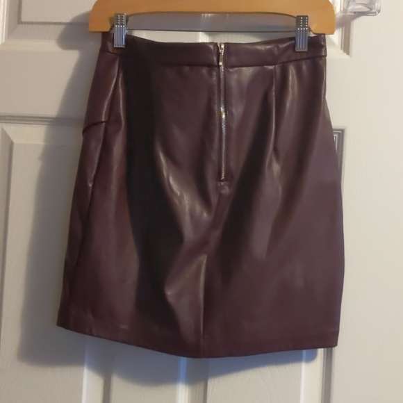 Maroon mini skirt faux leather - Picture 2 of 2